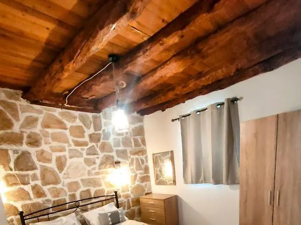 Casa Lithari