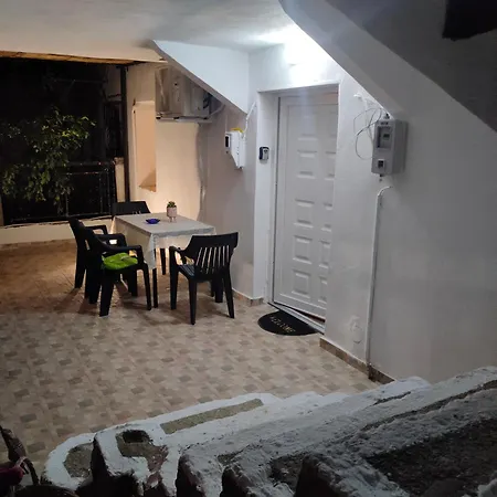 παραδοσιακό πέτρινο σπίτι *