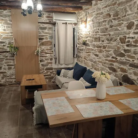 παραδοσιακό πέτρινο σπίτι Apartment Nikiti (Sithonia)