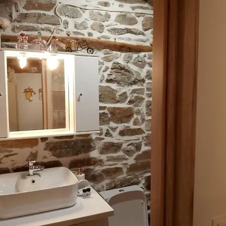 παραδοσιακό πέτρινο σπίτι Nikiti (Sithonia)