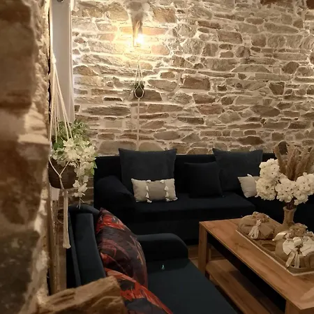 παραδοσιακό πέτρινο σπίτι * Nikiti (Sithonia)