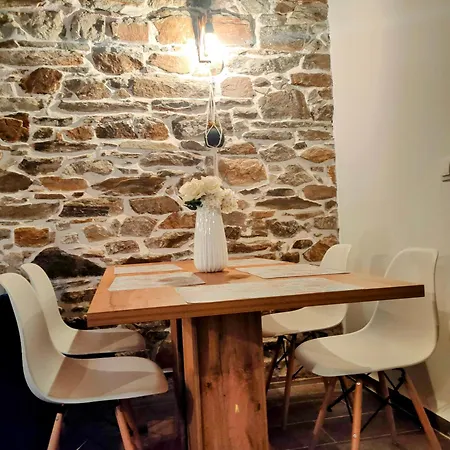 παραδοσιακό πέτρινο σπίτι