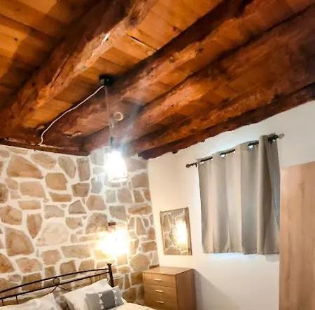 Casa Lithari